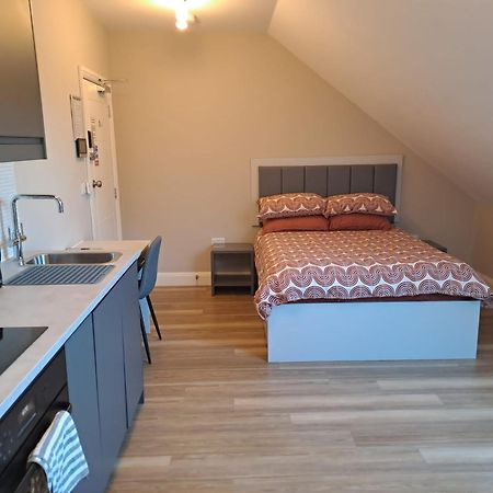 Sands House - Luxury Modern Studios With Secure Parking In Epsom, Surrey מראה חיצוני תמונה