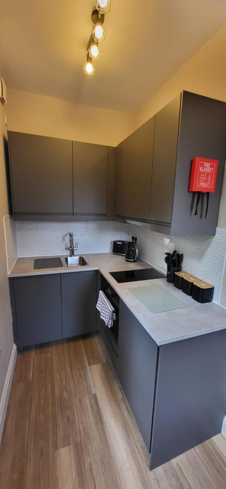 Sands House - Luxury Modern Studios With Secure Parking In Epsom, Surrey חדר תמונה