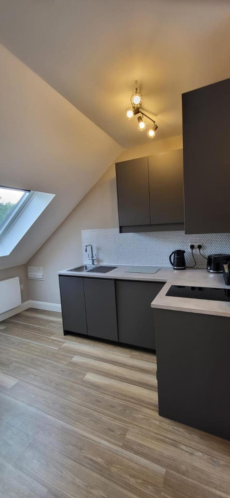 Sands House - Luxury Modern Studios With Secure Parking In Epsom, Surrey חדר תמונה