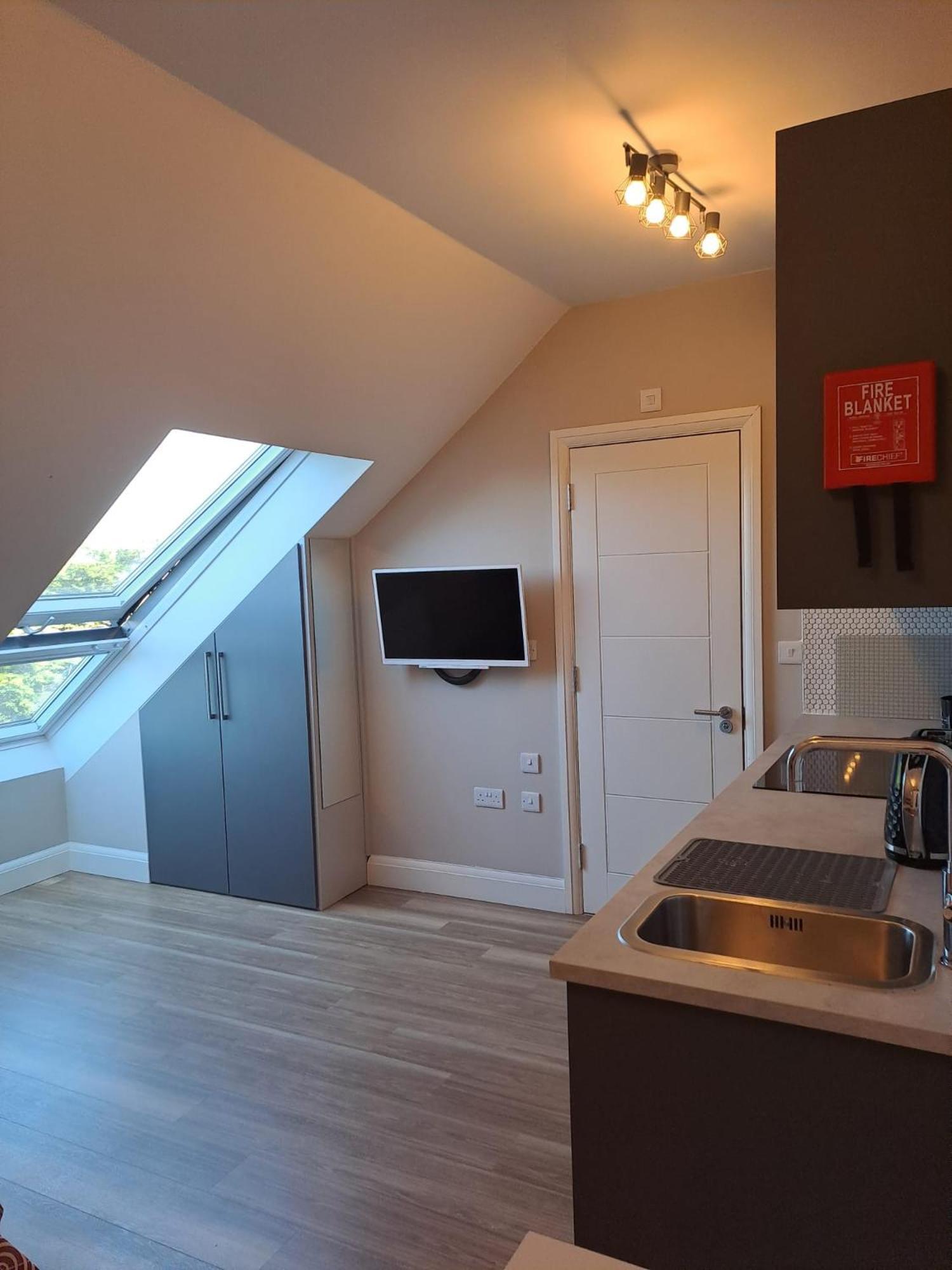 Sands House - Luxury Modern Studios With Secure Parking In Epsom, Surrey חדר תמונה
